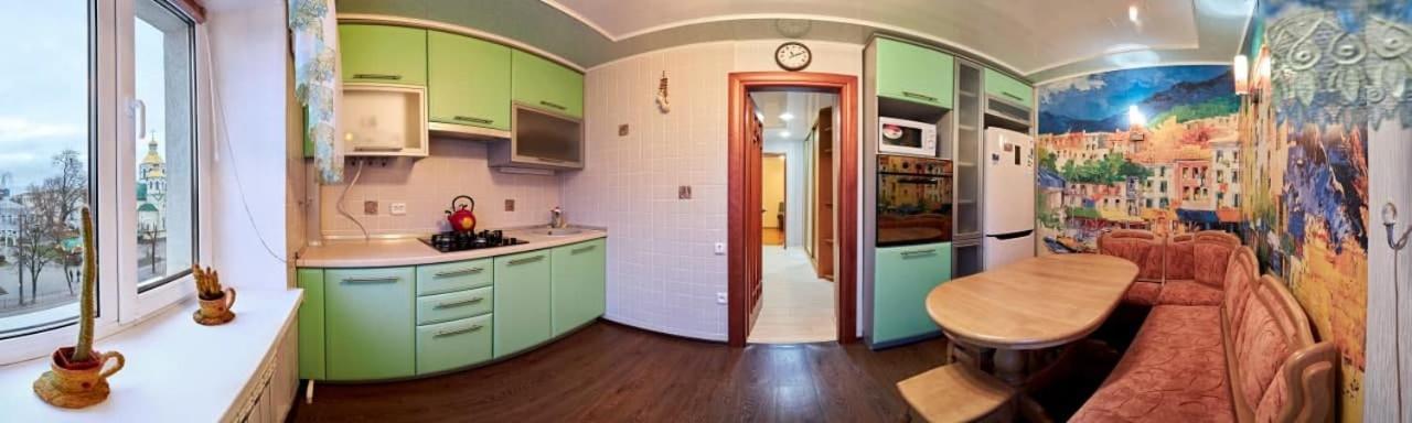 Babylon Apartments On Maidan Ровно Экстерьер фото